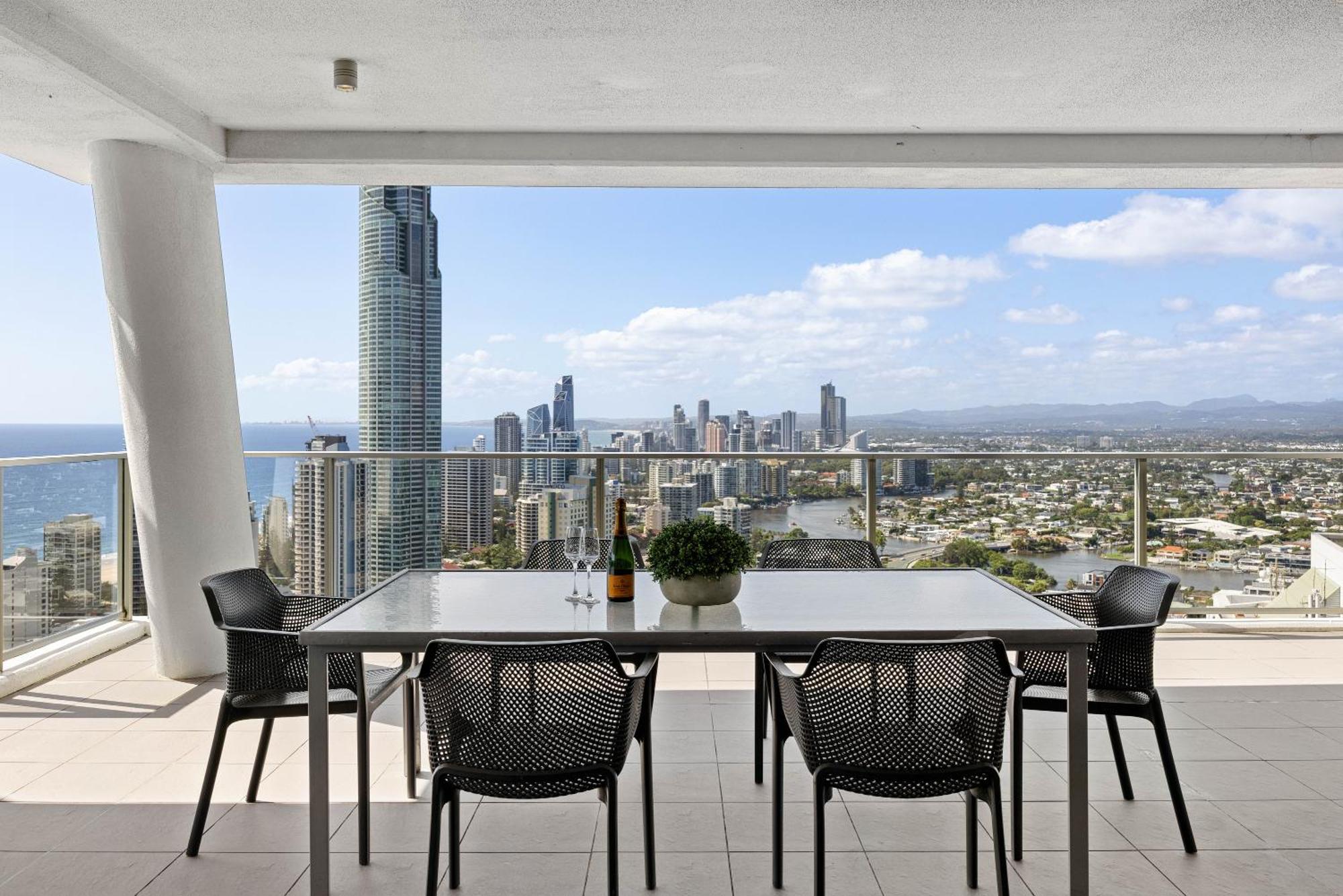 Holiday Holiday Circle On Cavill Apartments Gold Coast Habitación foto